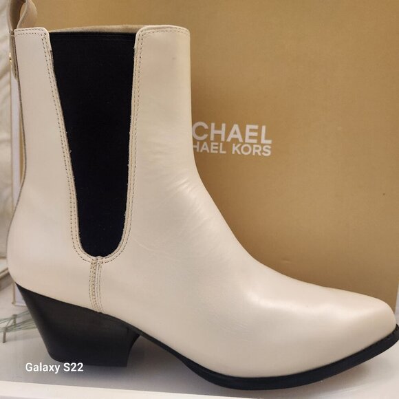 Michael Kors "Kinlee" Leather Booties. Light Cream. NIB. Size 9.5 - Picture 1 of 11